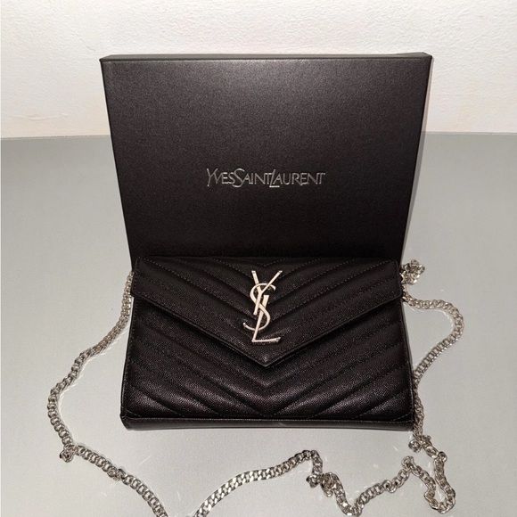 YSL Saint Laurent Black Quilted leather Silver Chain Stunning handbag like new! - Picture 1 of 5